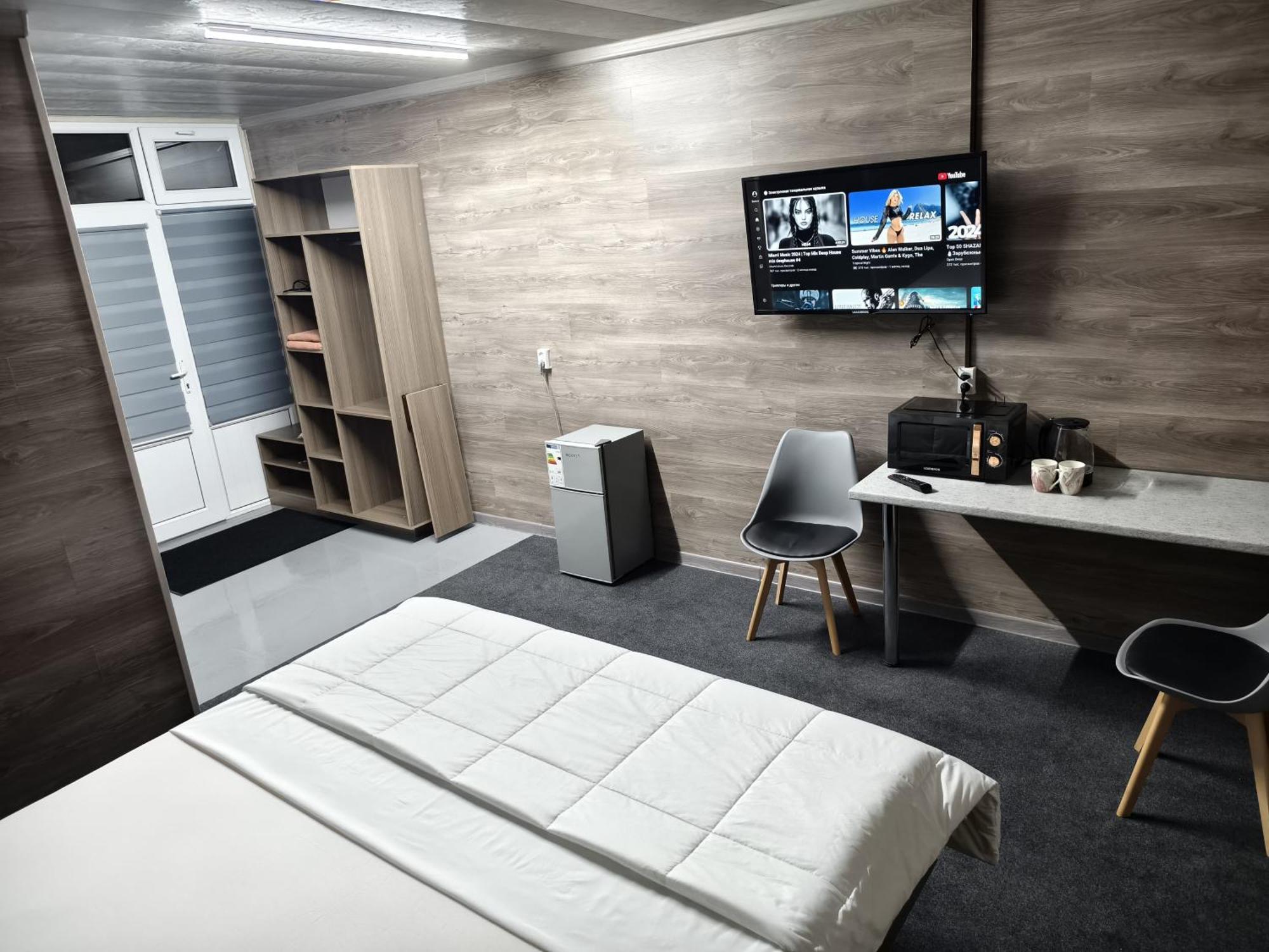 The Mini-Hotel On Mukanov St Алма Ата Екстериор снимка